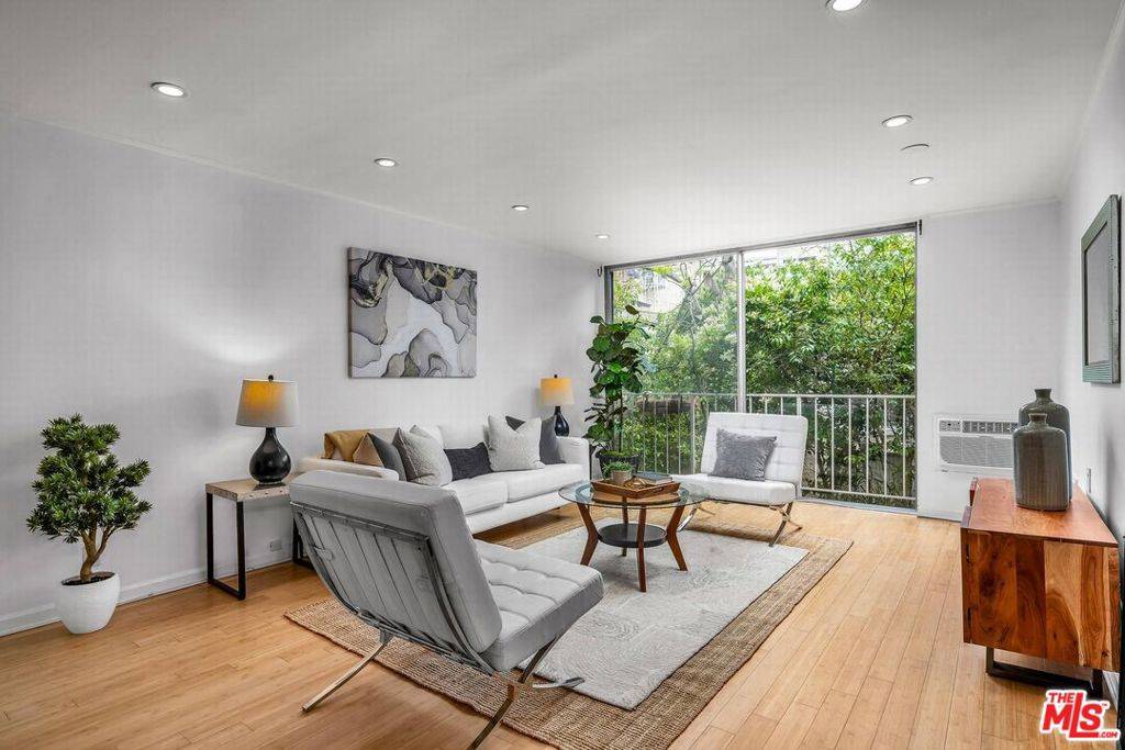 11645 Montana AVE #216, Los Angeles, CA 90049