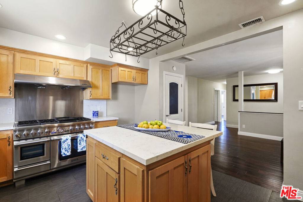 Northridge, CA 91325,9901 Rathburn AVE