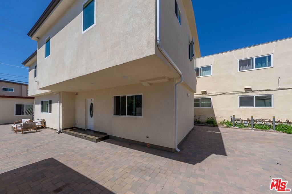1031 Thompson #D, Glendale, CA 91201