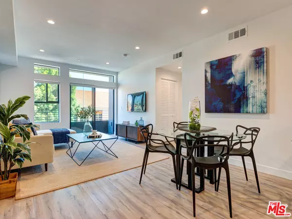 Los Angeles, CA 90004,338 N Mariposa AVE #403