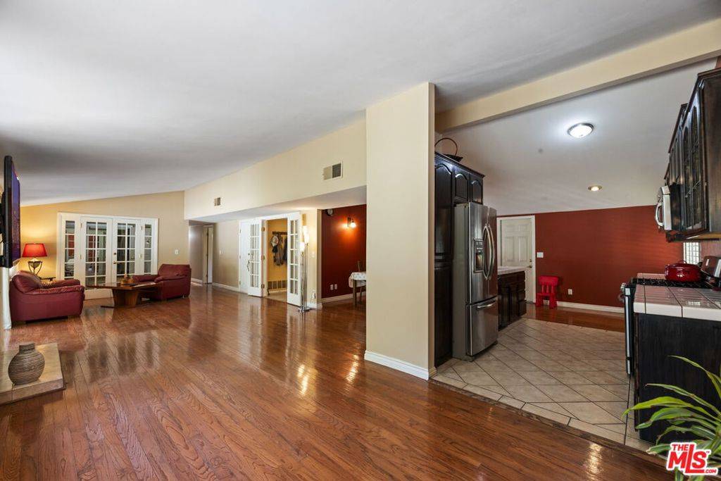 Woodland Hills, CA 91367,20315 Clark ST