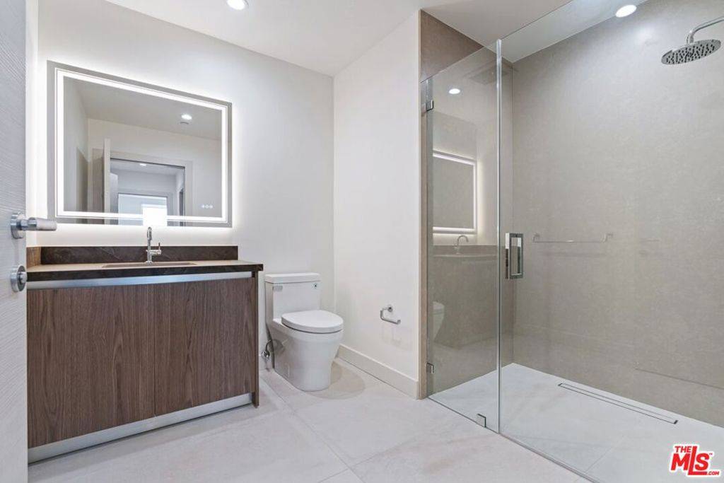 Los Angeles, CA 90035,1444 Rexford DR #101