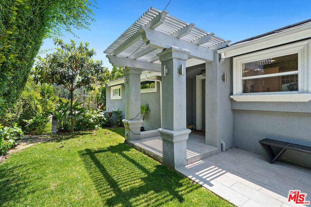 Sherman Oaks, CA 91423,13513 Cheltenham DR