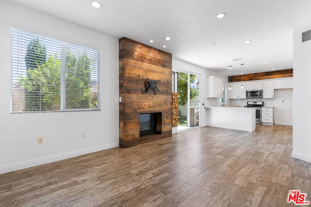 Simi Valley, CA 93065,1529 Patricia AVE #6