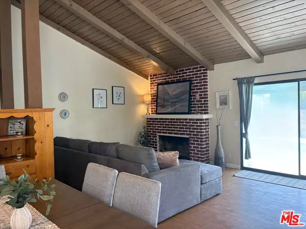 8300 Zelzah AVE, Northridge, CA 91325