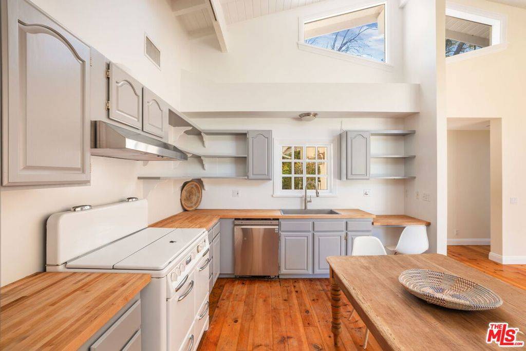 Topanga, CA 90290,2457 Liberty LN