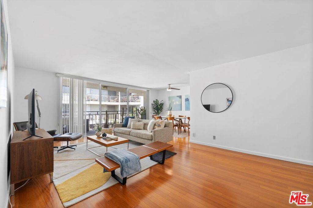 7260 Hillside AVE #305, Los Angeles, CA 90046