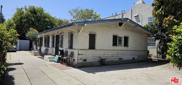 Los Angeles, CA 90038,1239 N Beachwood DR