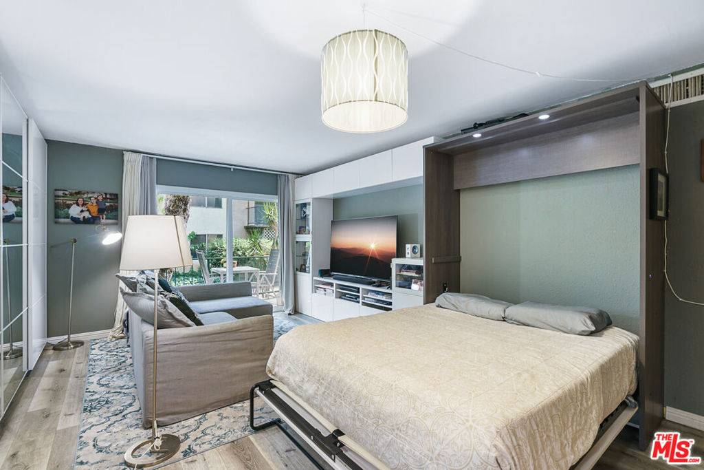 Encino, CA 91316,5460 White Oak AVE #A122