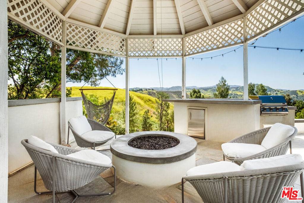 Calabasas, CA 91302,26024 Farmfield RD
