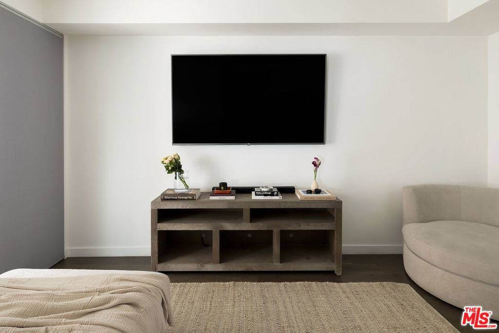 Los Angeles, CA 90019,5154 W Redondo CT