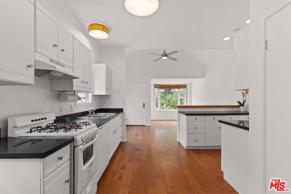 Santa Monica, CA 90405,2730 2nd ST