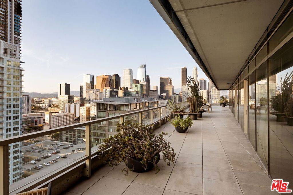 Los Angeles, CA 90015,1155 S Grand AVE #2204