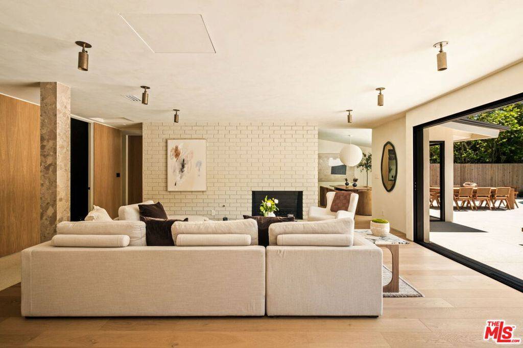 16632 Park Lane CIR, Los Angeles, CA 90049