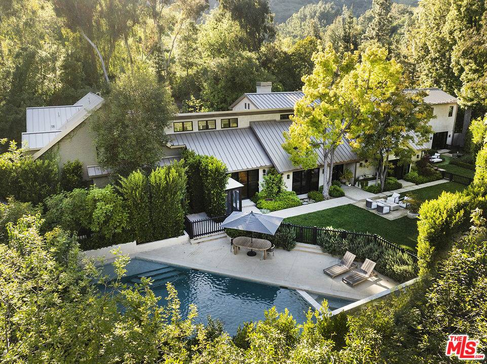 Beverly Hills, CA 90210,2627 Benedict Canyon DR