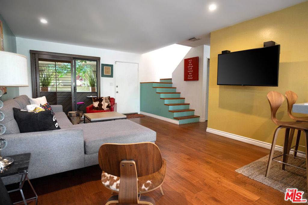 Los Angeles, CA 90068,5920 Chula Vista WAY