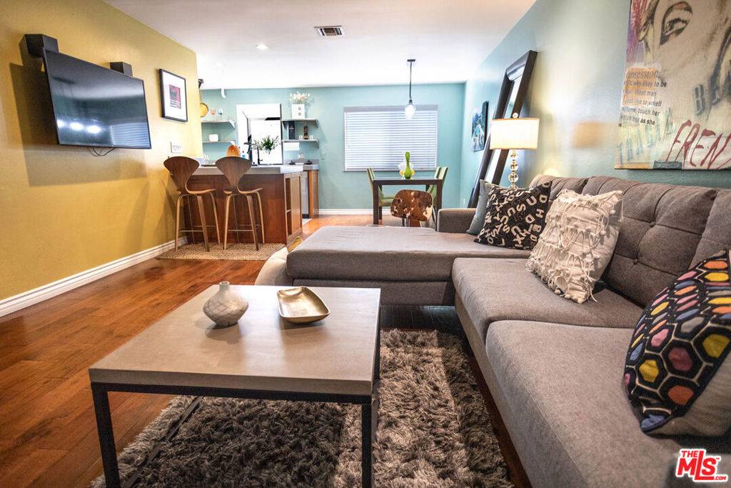 Los Angeles, CA 90068,5920 Chula Vista WAY