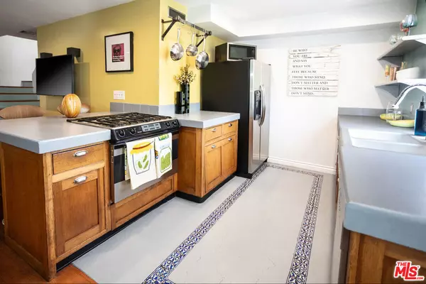Los Angeles, CA 90068,5920 Chula Vista WAY