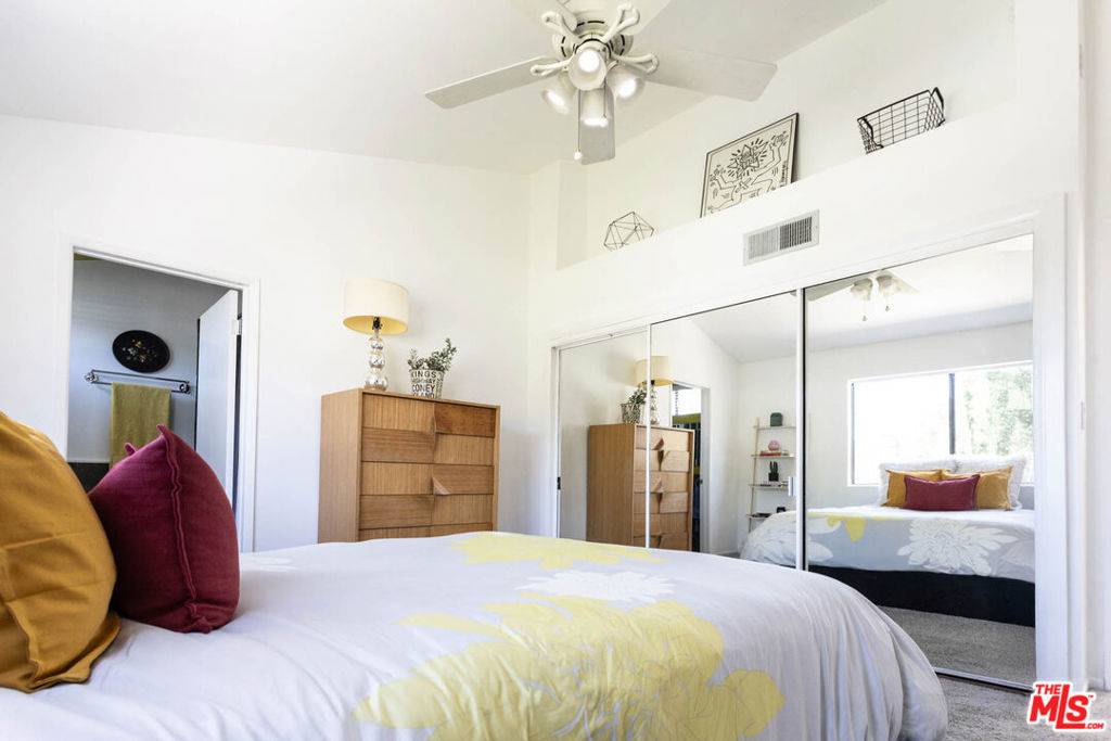 Los Angeles, CA 90068,5920 Chula Vista WAY