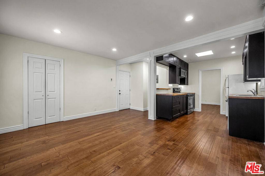 West Hollywood, CA 90069,947 N Hilldale AVE