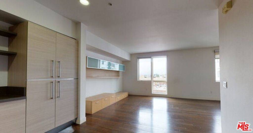 Los Angeles, CA 90017,1234 Wilshire BLVD #413