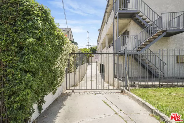 Los Angeles, CA 90043,3120 W 71st ST