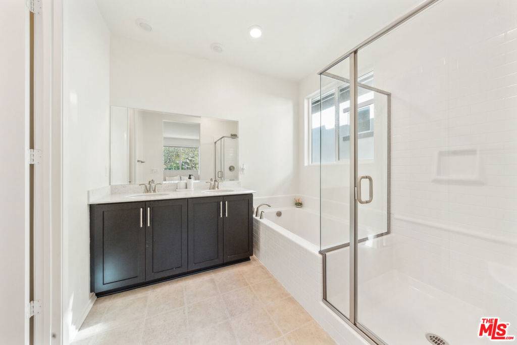 Inglewood, CA 90301,605 Daniel Freeman CIR