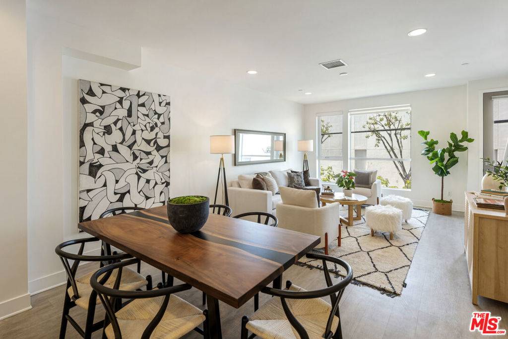 Los Angeles, CA 90038,6067 W Studio CT
