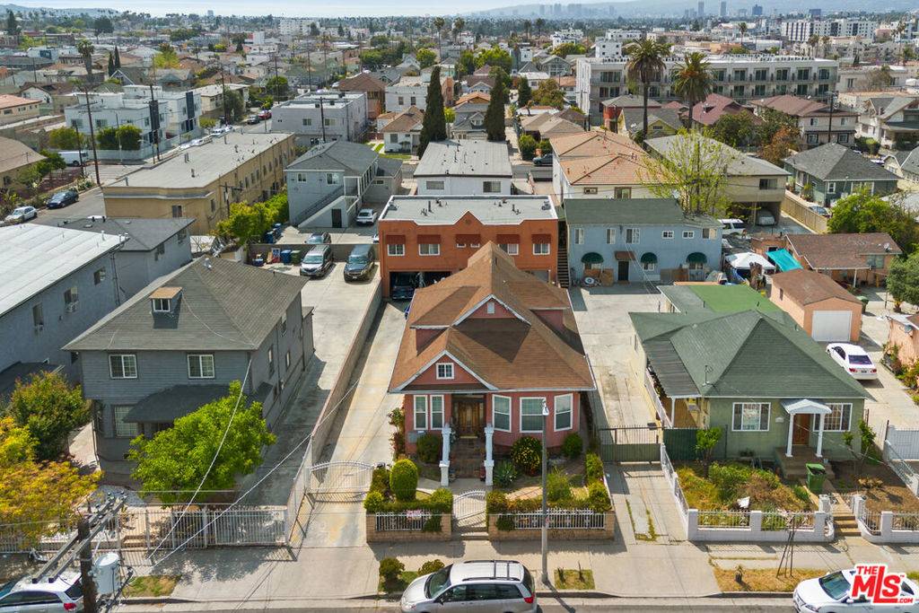 1147 Fedora ST, Los Angeles, CA 90006