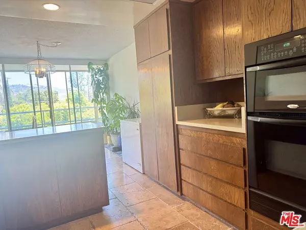 Rancho Palos Verdes, CA 90275,32709 Seagate DR #105