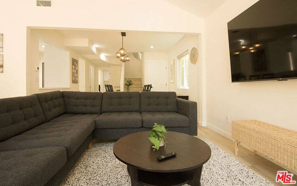 West Hollywood, CA 90069,9042 Phyllis AVE #A