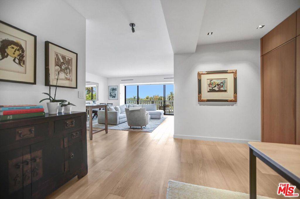 West Hollywood, CA 90069,999 N Doheny DR #512