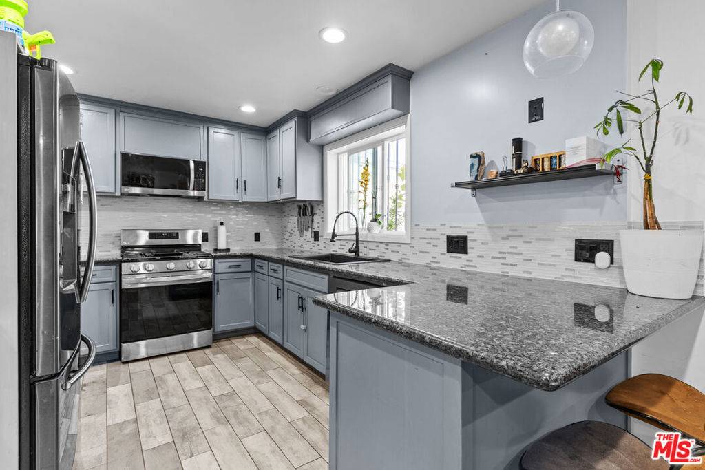 2205 S Burnside AVE, Los Angeles, CA 90016