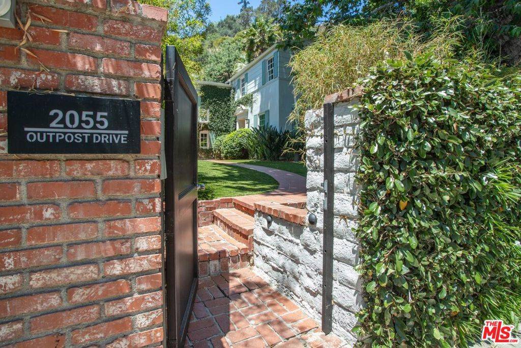 Los Angeles, CA 90068,2055 Outpost DR