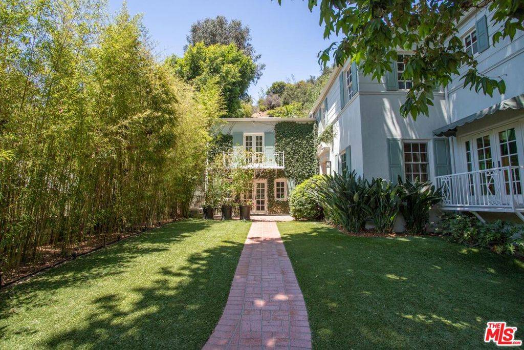Los Angeles, CA 90068,2055 Outpost DR