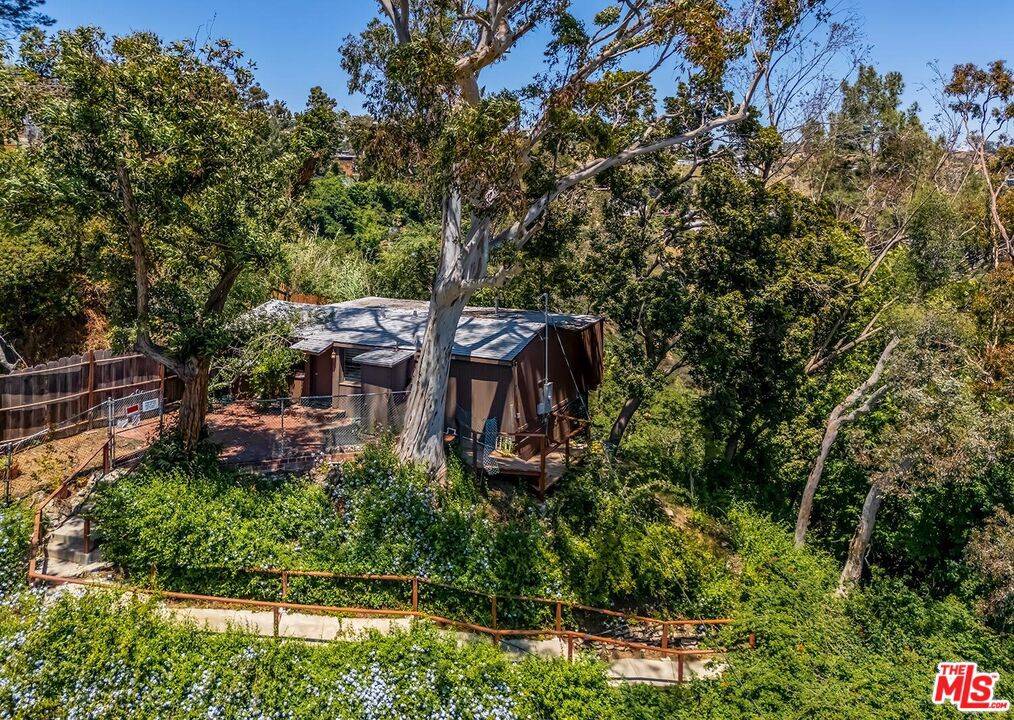 8305 Yuma PL, Los Angeles, CA 90046