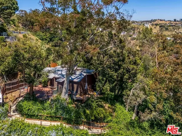 Los Angeles, CA 90046,8305 Yuma PL