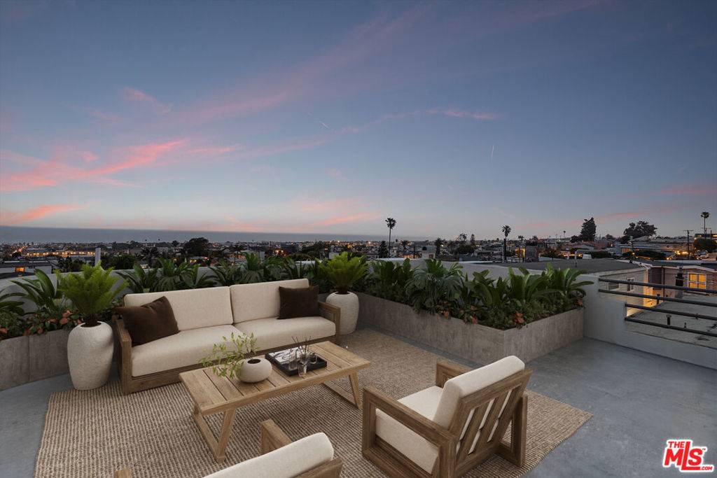 1129 2nd ST, Hermosa Beach, CA 90254