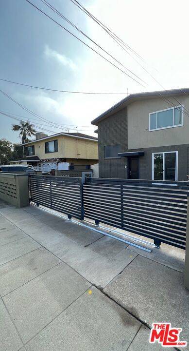 Inglewood, CA 90301,608 W Hillcrest BLVD