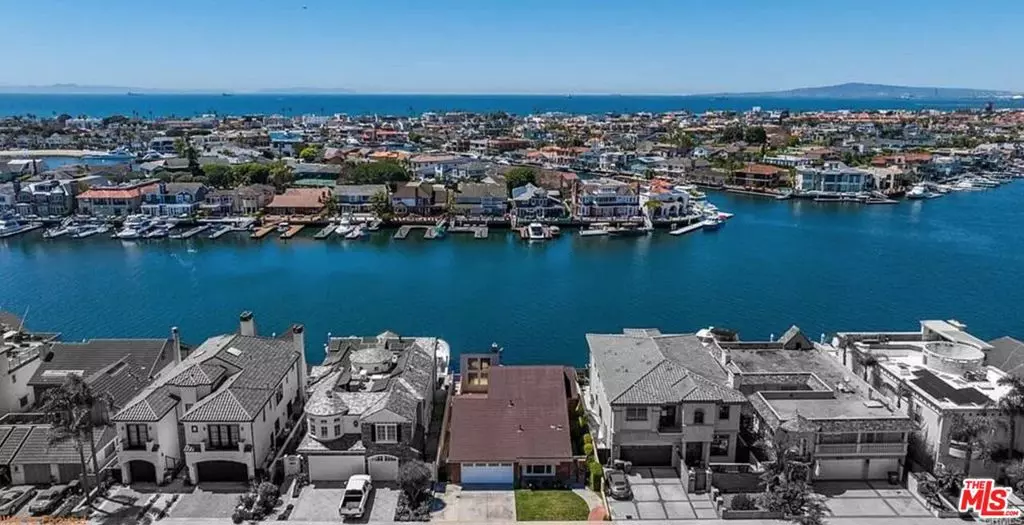 16661 Carousel LN, Huntington Beach, CA 92649