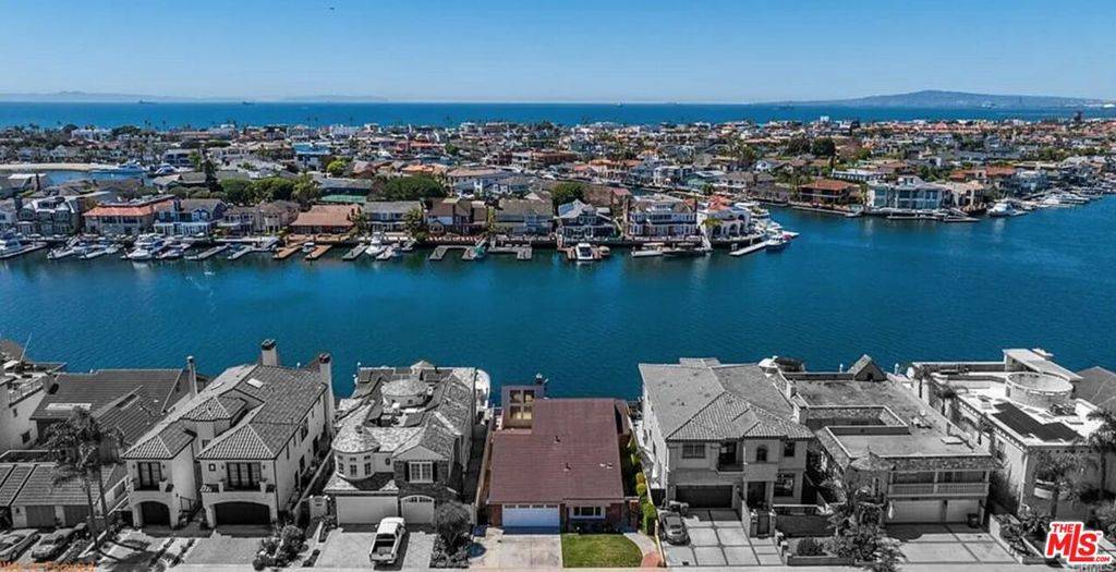 16661 Carousel LN, Huntington Beach, CA 92649