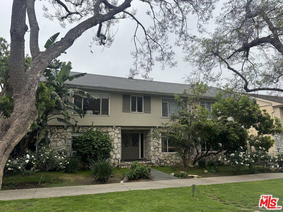 West Hollywood, CA 90046,8218 De Longpre AVE
