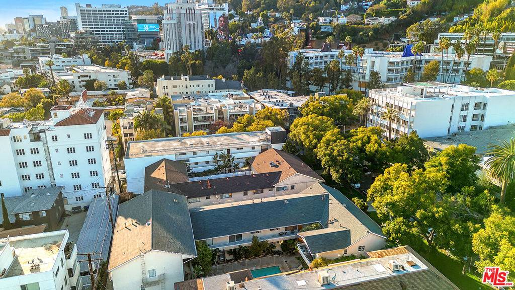 West Hollywood, CA 90046,8218 De Longpre AVE