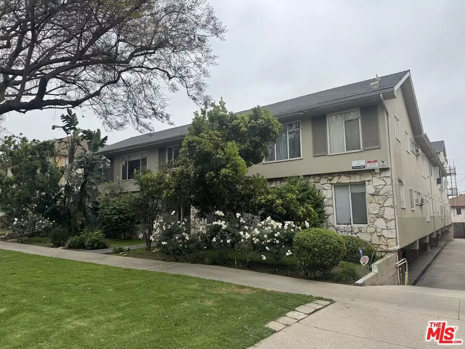 West Hollywood, CA 90046,8218 De Longpre AVE
