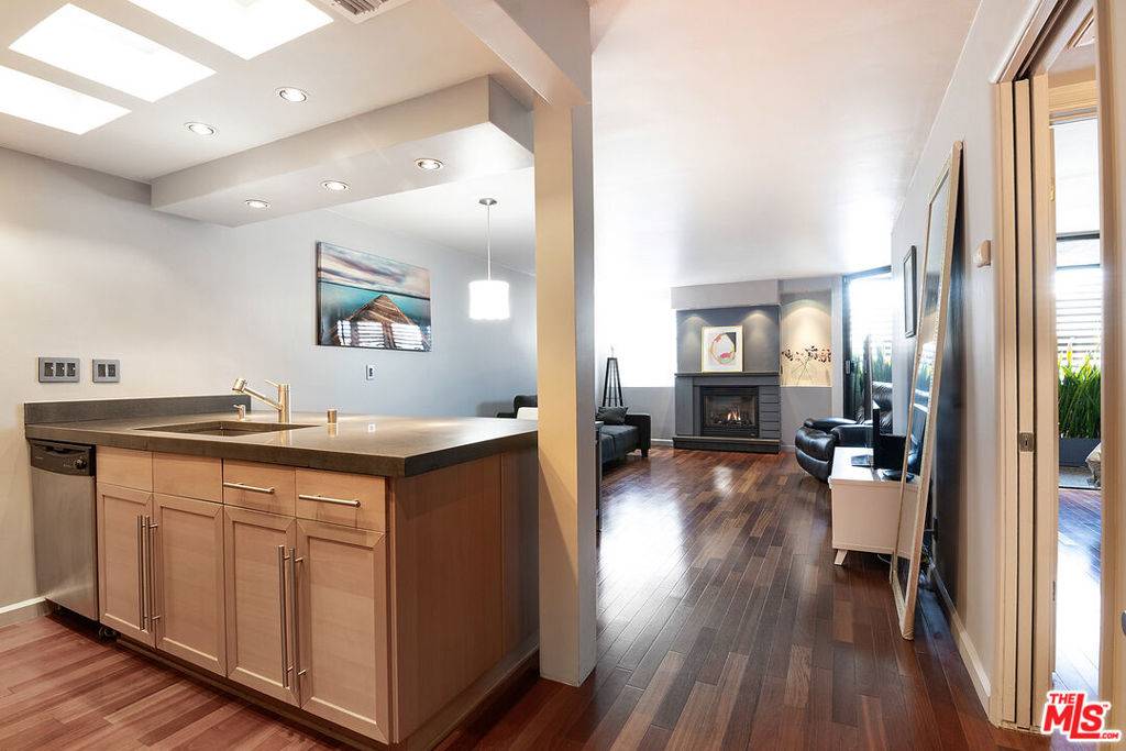 West Hollywood, CA 90069,740 N Kings RD #320