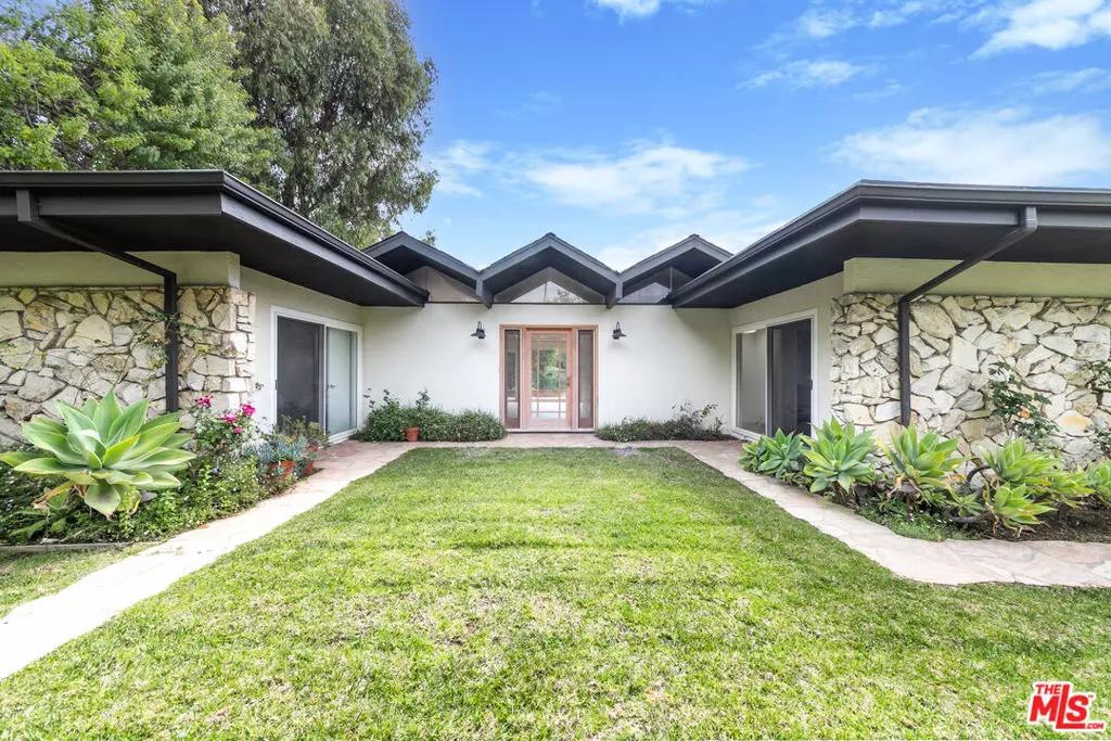 Los Angeles, CA 90049,656 N Bonhill RD