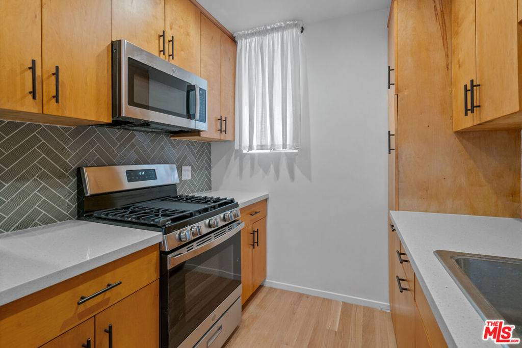 Los Angeles, CA 90016,5468 Blackwelder ST ##3