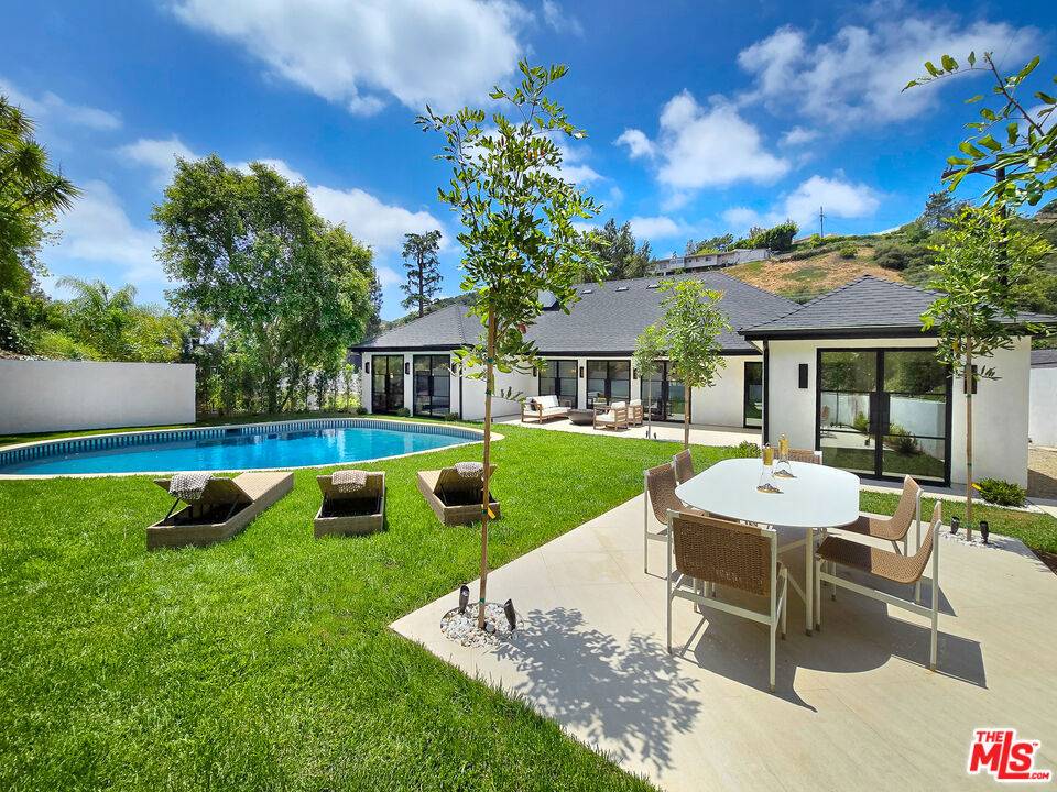 2288 Coldwater Canyon DR, Beverly Hills, CA 90210