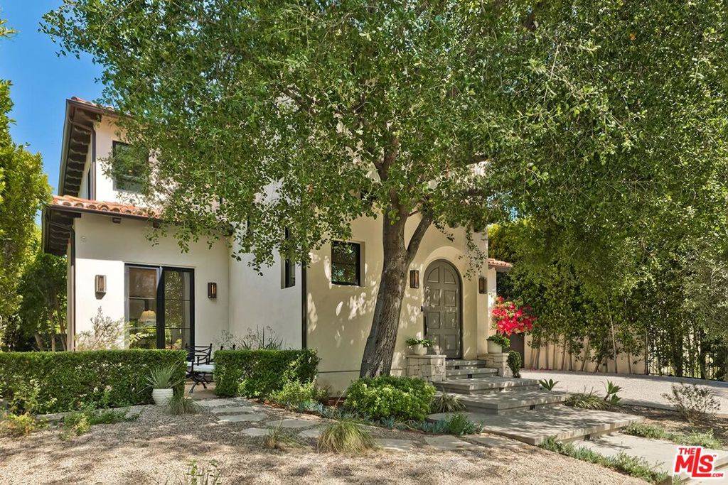 Los Angeles, CA 90027,1916 N Serrano AVE