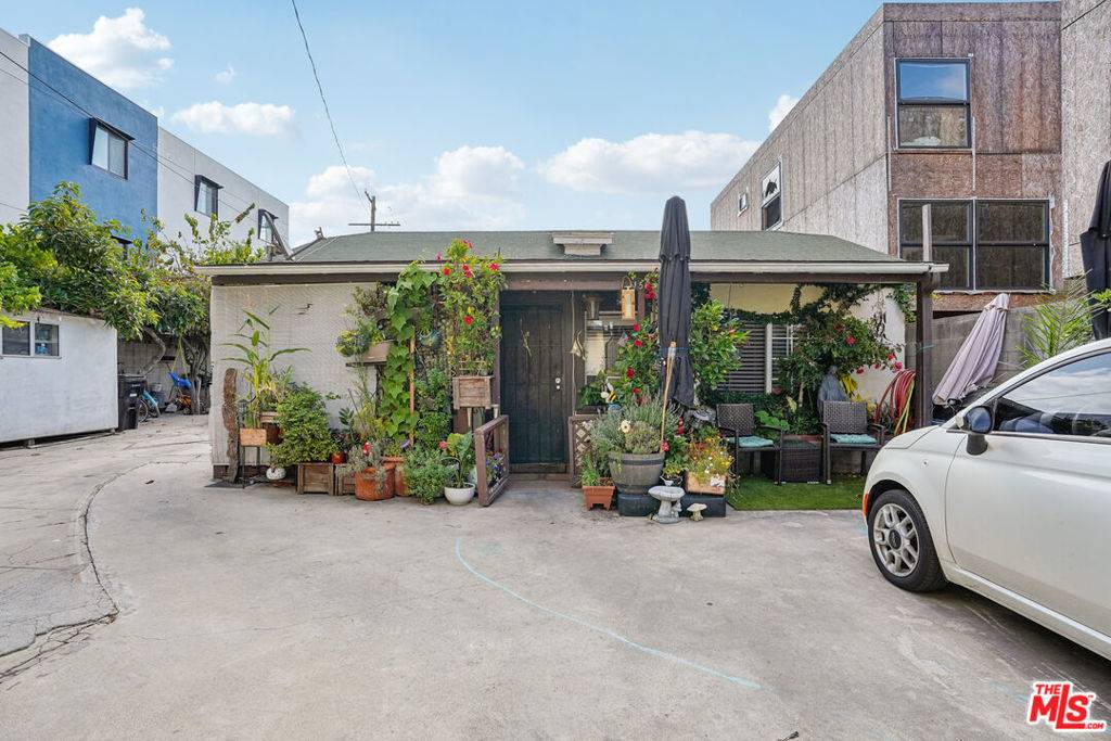 Los Angeles, CA 90029,1158 N Kenmore AVE